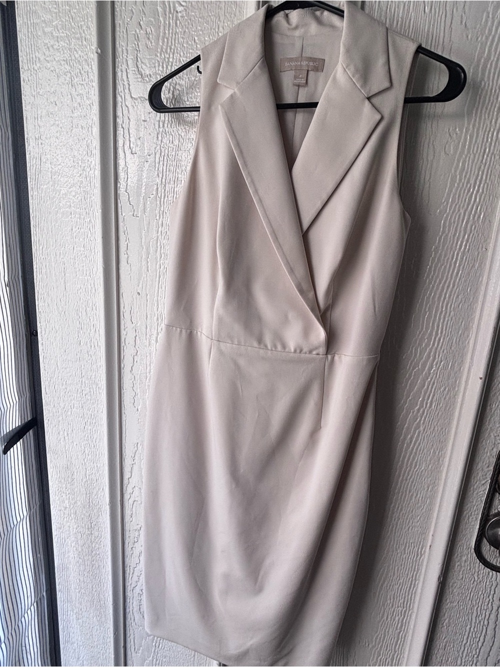 Banana Republic Sleeveless Midi Dress in Light Cream size 4